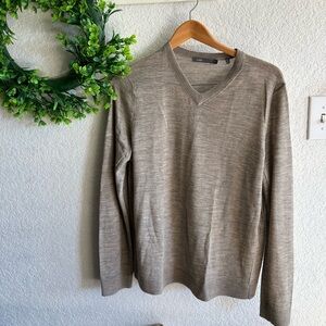 Vince Wool V- neck pullover sz Medium